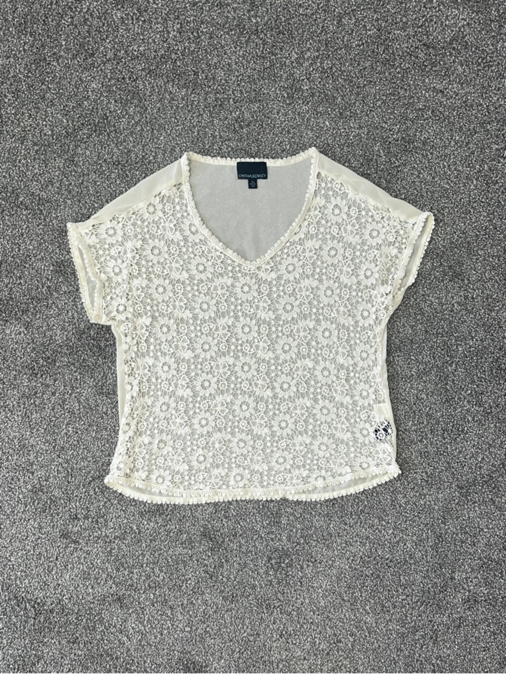 Cynthia Rowley Cream Crochet Lace V-Neck Top Size XL - Picture 3 of 8